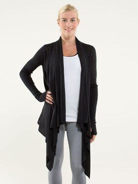 Lululemon Universal Wrap in Heathered Black